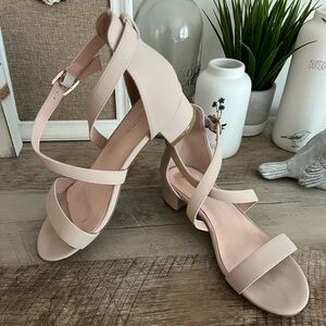 Girls size 3 high heel dress shoes